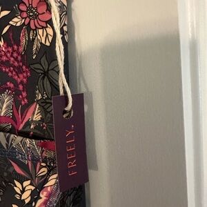 Freely Floral Patterned Garment